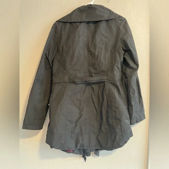 Tumi Black Belted Jacket with Burgundy Liner - Picture 2 of 4